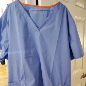 CODE HAPPY SCRUB TOP